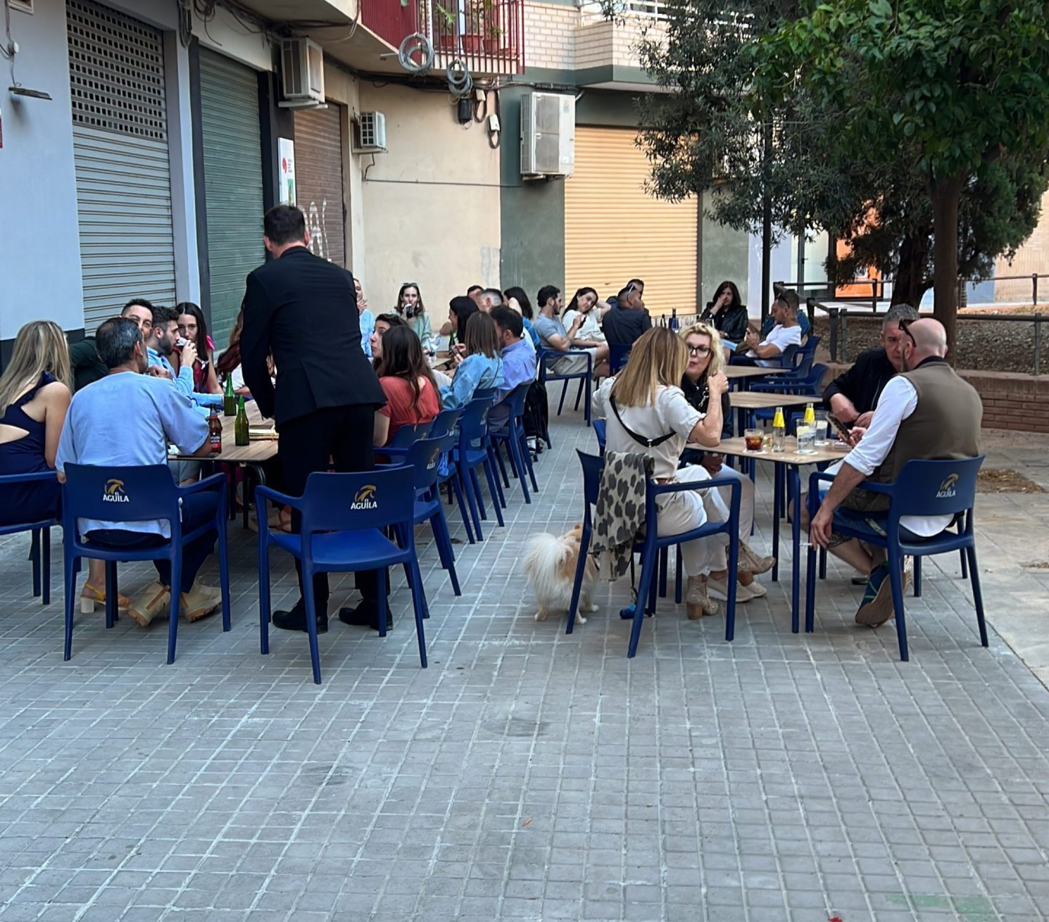 Pub con terraza en Benimaclet en tardeo de verano
